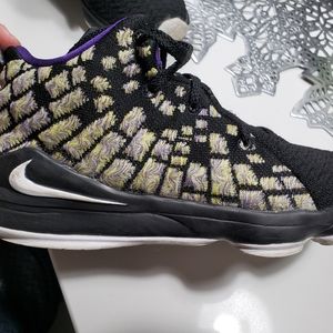 Nike Lebron 17 sneakers size 2Y